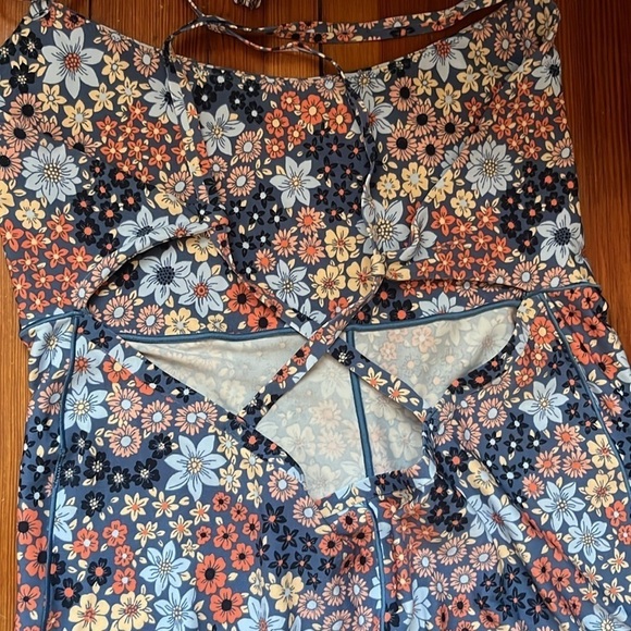 Offline by Aerie Floral Criss Cross Back Onesie Sz XL - Picture 9 of 10